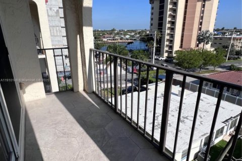 Copropriété à louer à Pompano Beach, Floride: 1 chambre, 68.75 m2 № 1966399 - photo 14