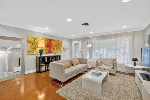 Casa en venta en Oakland Park, Florida, 3 dormitorios, 188.03 m2 № 2006426 - foto 10