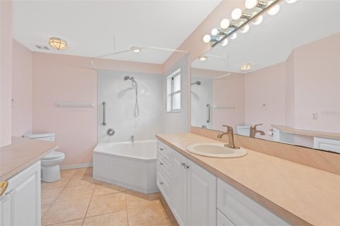 House in New Smyrna Beach, Florida 3 bedrooms, 172.89 sq.m. № 1776573 - photo 20
