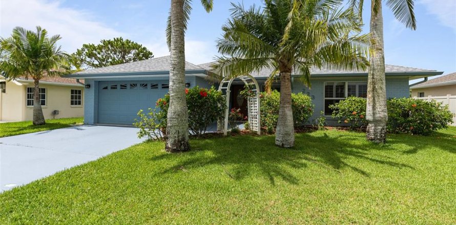 House in New Smyrna Beach, Florida 3 bedrooms, 172.89 sq.m. № 1776573