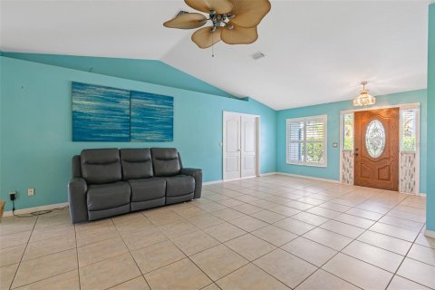 House in New Smyrna Beach, Florida 3 bedrooms, 172.89 sq.m. № 1776573 - photo 7