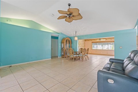 House in New Smyrna Beach, Florida 3 bedrooms, 172.89 sq.m. № 1776573 - photo 9