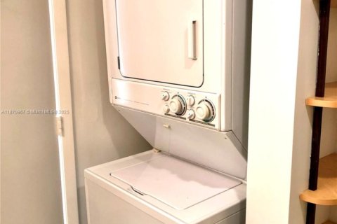 Condominio en alquiler en Aventura, Florida, 2 dormitorios, 125.42 m2 № 2012491 - foto 14