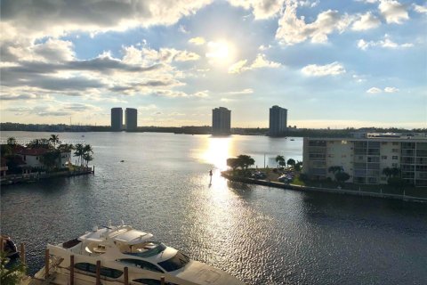 Condominio en Aventura, Florida, 2 dormitorios  № 2012491