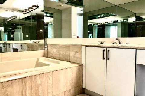 Condominio en alquiler en Aventura, Florida, 2 dormitorios, 125.42 m2 № 2012491 - foto 8