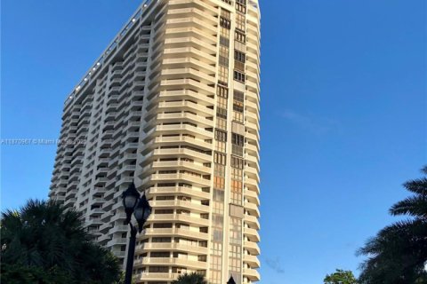 Condominio en alquiler en Aventura, Florida, 2 dormitorios, 125.42 m2 № 2012491 - foto 4