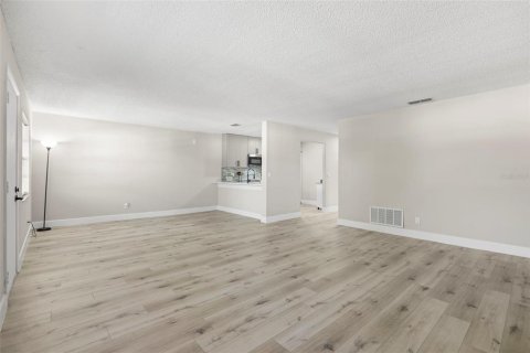 Copropriété à vendre à Largo, Floride: 2 chambres, 103.12 m2 № 1907325 - photo 3