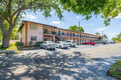 Copropriété à vendre à Largo, Floride: 2 chambres, 103.12 m2 № 1907325 - photo 2