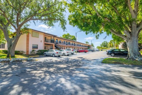 Copropriété à vendre à Largo, Floride: 2 chambres, 103.12 m2 № 1907325 - photo 1