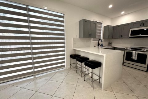 Townhouse in Homestead, Florida 4 bedrooms, 132.2 sq.m. № 1758995 - photo 9