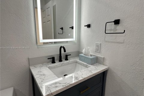 Townhouse in Homestead, Florida 4 bedrooms, 132.2 sq.m. № 1758995 - photo 2