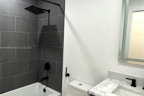 Townhouse in Homestead, Florida 4 bedrooms, 132.2 sq.m. № 1758995 - photo 1
