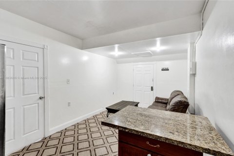 Casa en venta en Miami, Florida, 4 dormitorios, 204.66 m2 № 2036761 - foto 24