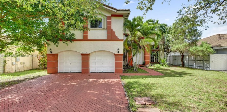 Casa en Miami, Florida 4 dormitorios, 204.66 m2 № 2036761