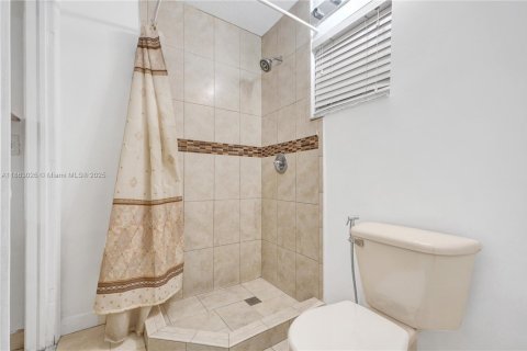 Casa en venta en Miami, Florida, 4 dormitorios, 204.66 m2 № 2036761 - foto 25