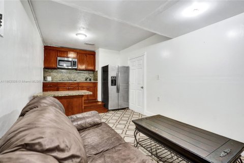 Casa en venta en Miami, Florida, 4 dormitorios, 204.66 m2 № 2036761 - foto 22