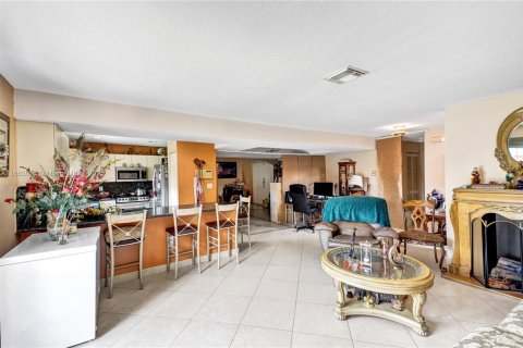 Casa en venta en Miami, Florida, 4 dormitorios, 204.66 m2 № 2036761 - foto 27