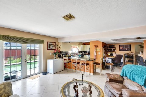 Casa en venta en Miami, Florida, 4 dormitorios, 204.66 m2 № 2036761 - foto 29