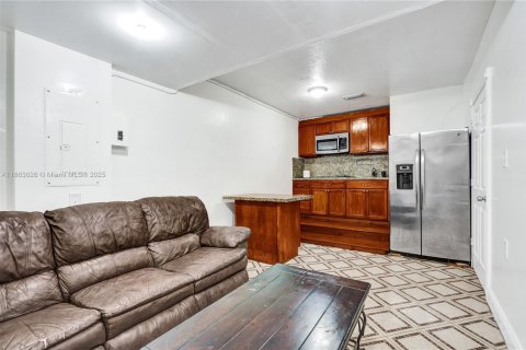 Casa en venta en Miami, Florida, 4 dormitorios, 204.66 m2 № 2036761 - foto 21