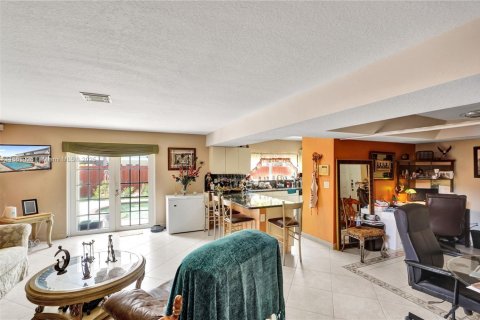 Casa en venta en Miami, Florida, 4 dormitorios, 204.66 m2 № 2036761 - foto 30