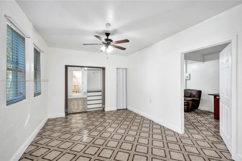 Casa en venta en Miami, Florida, 4 dormitorios, 204.66 m2 № 2036761 - foto 20
