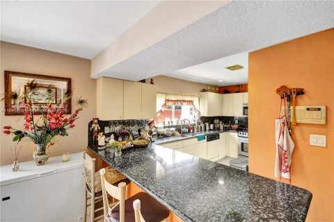 Casa en venta en Miami, Florida, 4 dormitorios, 204.66 m2 № 2036761 - foto 8