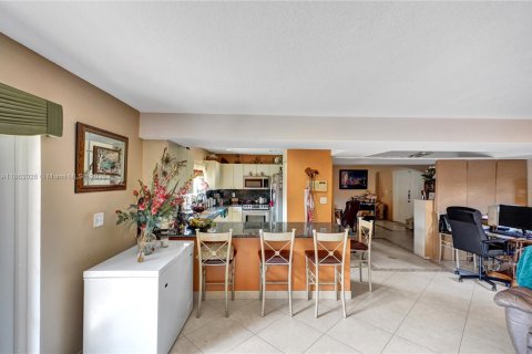 Casa en venta en Miami, Florida, 4 dormitorios, 204.66 m2 № 2036761 - foto 28