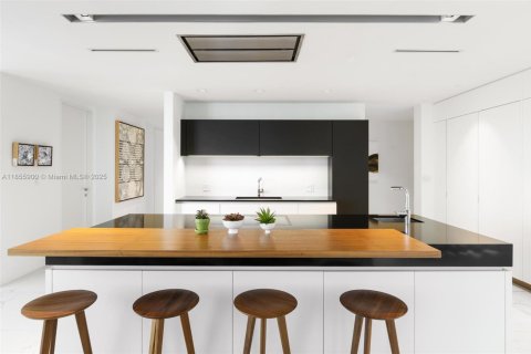 Copropriété à louer à Miami, Floride: 4 chambres, 452.99 m2 № 1962691 - photo 27