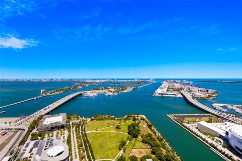 Copropriété à louer à Miami, Floride: 4 chambres, 452.99 m2 № 1962691 - photo 2