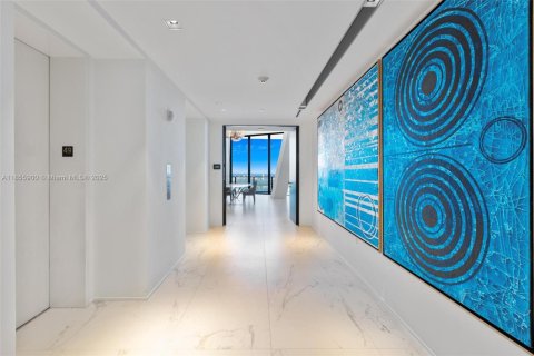 Copropriété à louer à Miami, Floride: 4 chambres, 452.99 m2 № 1962691 - photo 13