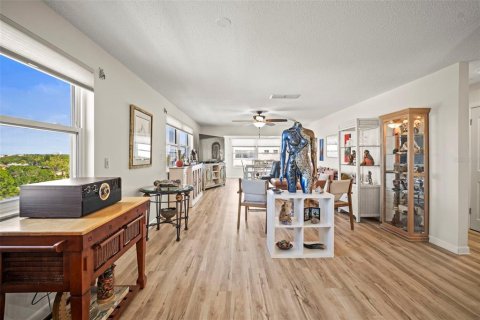 Condo in Gulfport, Florida, 2 bedrooms  № 1734821 - photo 10