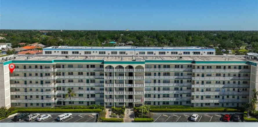 Condo in Gulfport, Florida, 2 bedrooms  № 1734821