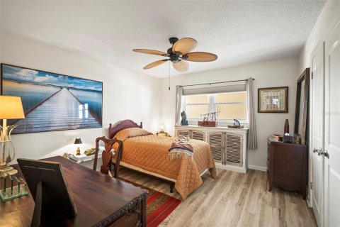 Condo in Gulfport, Florida, 2 bedrooms  № 1734821 - photo 22