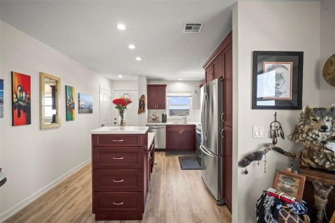 Condo in Gulfport, Florida, 2 bedrooms  № 1734821 - photo 7