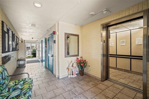 Condo in Gulfport, Florida, 2 bedrooms  № 1734821 - photo 26
