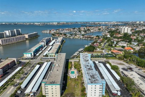 Condo in Gulfport, Florida, 2 bedrooms  № 1734821 - photo 30
