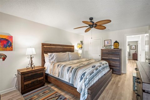Condo in Gulfport, Florida, 2 bedrooms  № 1734821 - photo 18