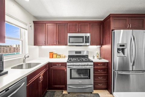 Condo in Gulfport, Florida, 2 bedrooms  № 1734821 - photo 8