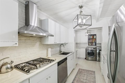 Villa ou maison à vendre à South Miami, Floride: 3 chambres, 176.14 m2 № 1921894 - photo 21