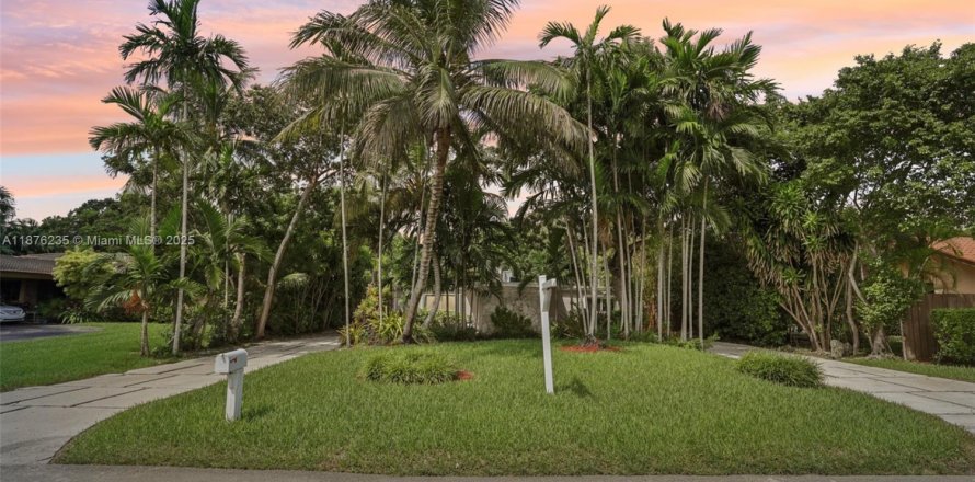 Villa ou maison à South Miami, Floride 3 chambres, 176.14 m2 № 1921894