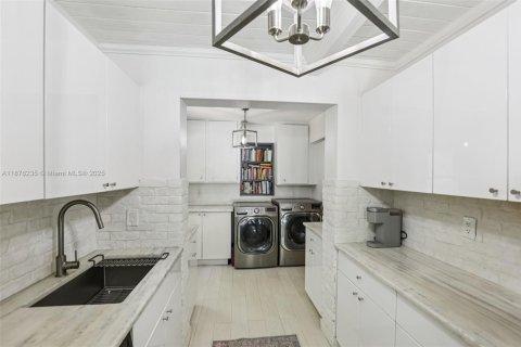 Villa ou maison à vendre à South Miami, Floride: 3 chambres, 176.14 m2 № 1921894 - photo 24