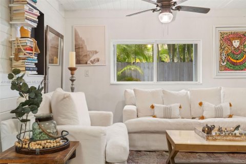Villa ou maison à vendre à South Miami, Floride: 3 chambres, 176.14 m2 № 1921894 - photo 3