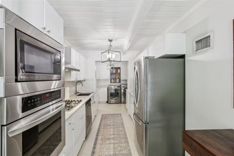 Villa ou maison à vendre à South Miami, Floride: 3 chambres, 176.14 m2 № 1921894 - photo 20