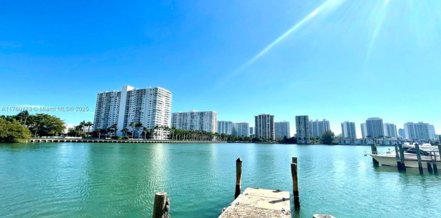 Condo in Aventura, Florida, 2 bedrooms  № 1707858