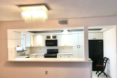 Condo in Aventura, Florida, 2 bedrooms  № 1707858 - photo 4