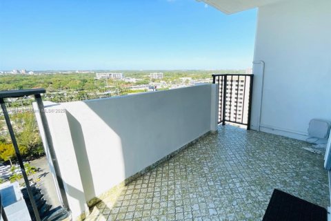 Condo in Aventura, Florida, 2 bedrooms  № 1707858 - photo 13