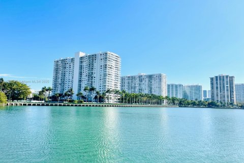 Condo in Aventura, Florida, 2 bedrooms  № 1707858 - photo 2