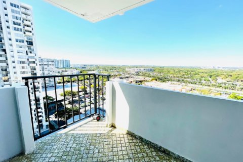 Condo in Aventura, Florida, 2 bedrooms  № 1707858 - photo 12