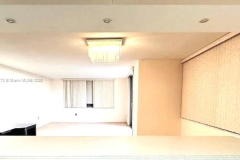Condo in Aventura, Florida, 2 bedrooms  № 1707858 - photo 7