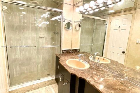 Condo in Aventura, Florida, 2 bedrooms  № 1707858 - photo 19